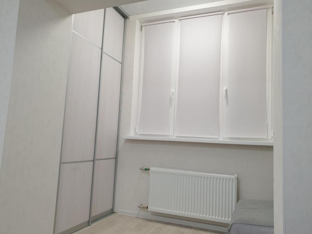 Apart Hotel Malinovskogo Kharkiv Bagian luar foto