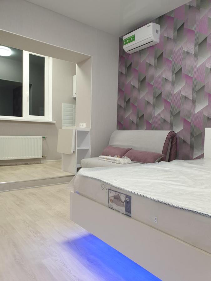 Apart Hotel Malinovskogo Kharkiv Bagian luar foto